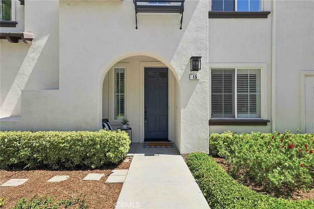 3 bed, 1896 sqft, $4,995 — Photo 3