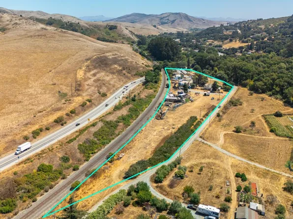 250 Old Chittenden Rd, Watsonville, CA 95076