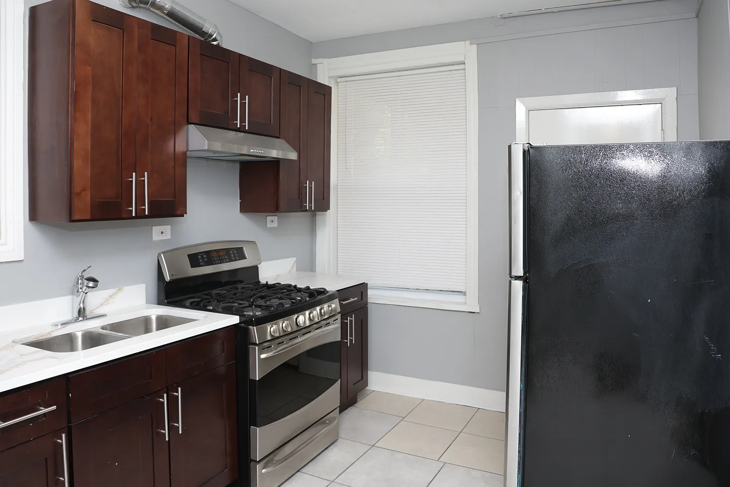 2 bed, 1000 sqft, $1,800 — Photo 4