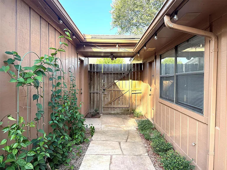 9002 Sabastian Dr — Photo 26