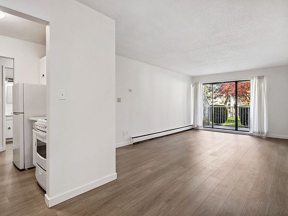 4th image of 10557 150th St #125