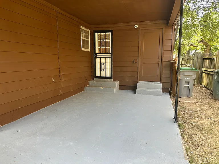 4697 Wooddale Ave — Photo 2