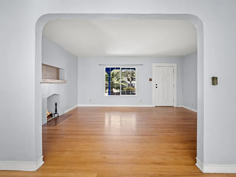 2522 Altura Ave — Photo 4