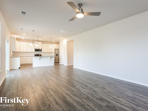 4th image of 424 Stonefence Dr