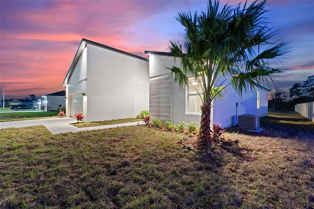 4 bed, 2.0 bath, 1670 sqft, $1,895 — Photo 4