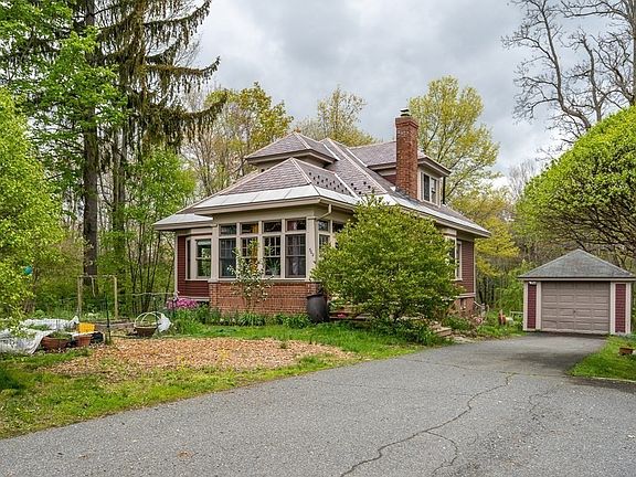 562 S Pleasant St, Amherst, MA 01002 | Zillow