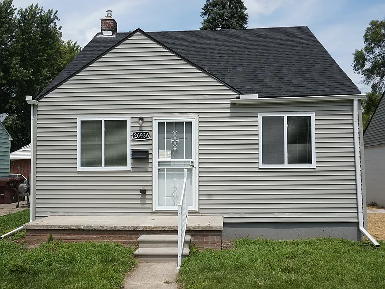26936 Ross St — Photo 1