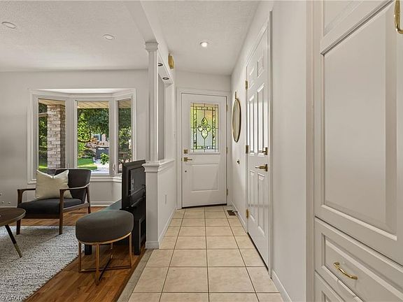 4th image of 1576 Riley Ave