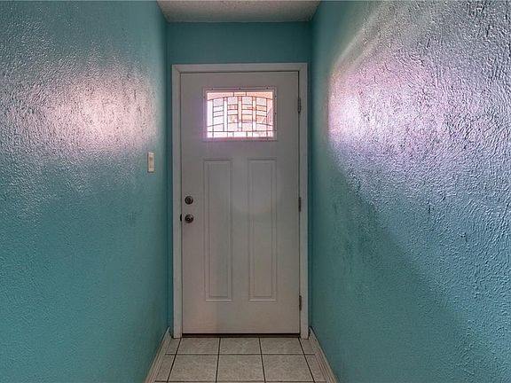4th image of 524 Trail Lake Dr