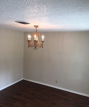 3rd image of 4206 Parkwood Dr