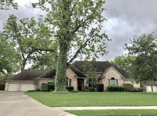 62 Timbercreek Ct, Lake Jackson, TX 77566