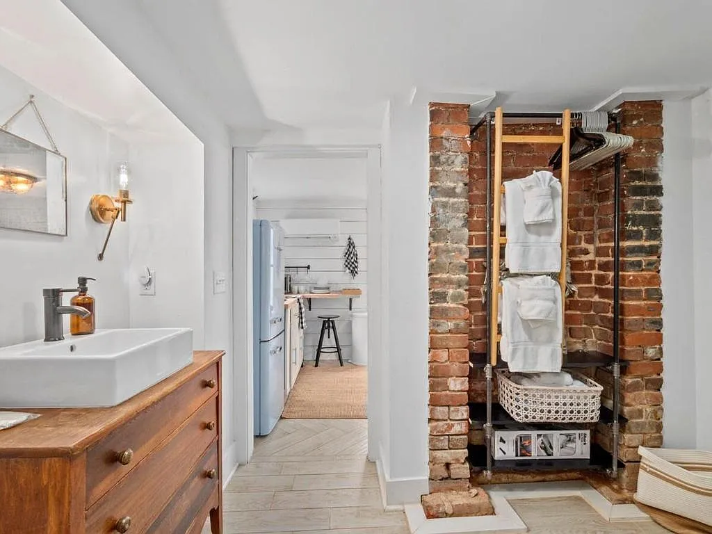 1 bed, 275 sqft, $1,700 — Photo 2