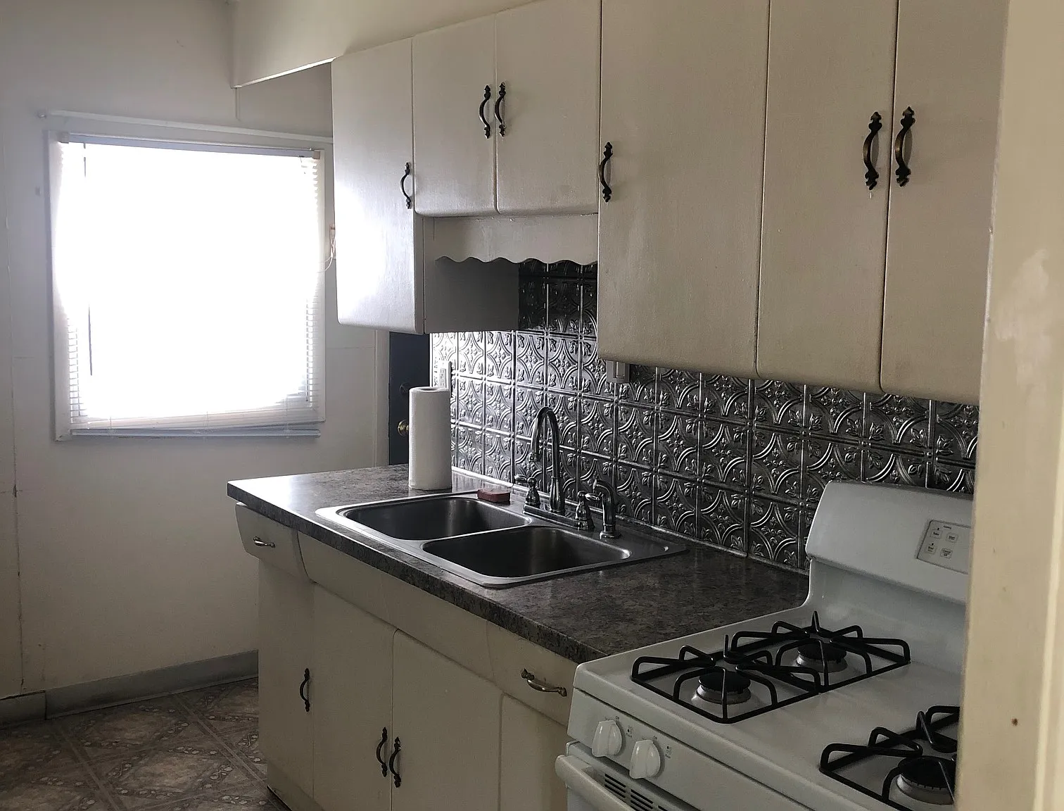 700 McDonald Ave — Photo 2