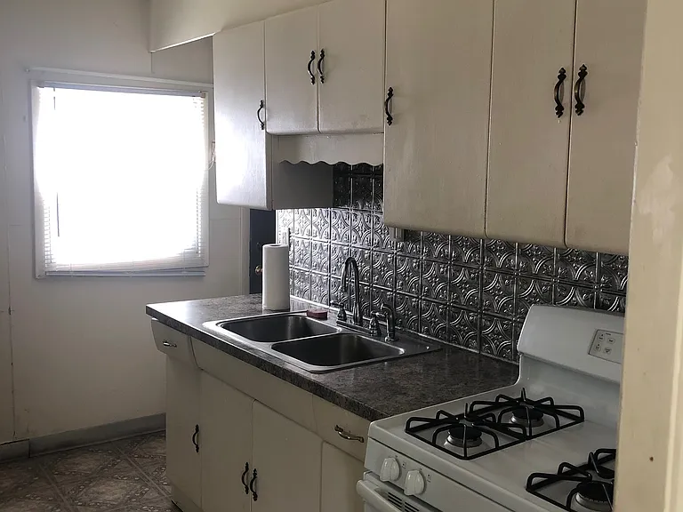 700 McDonald Ave — Photo 2