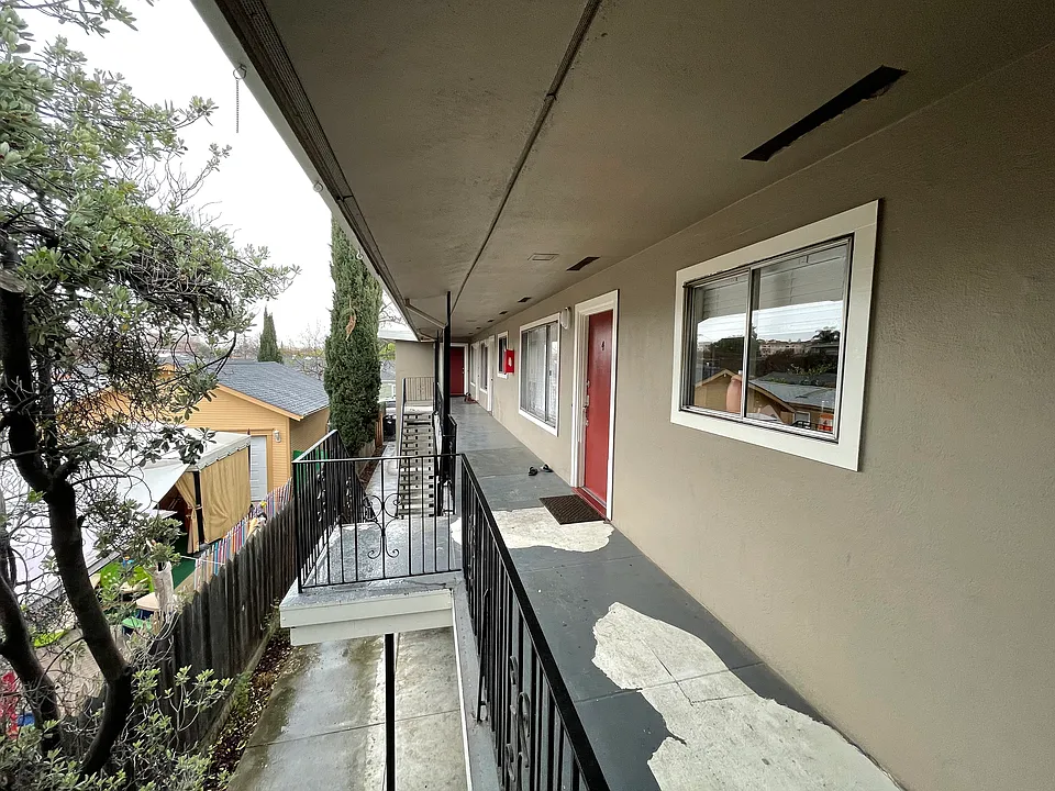 219 Jackson Ave