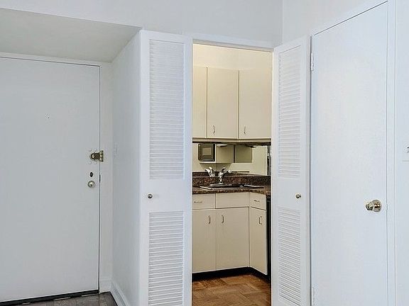 5th image of 110 E 57th St APT 7F