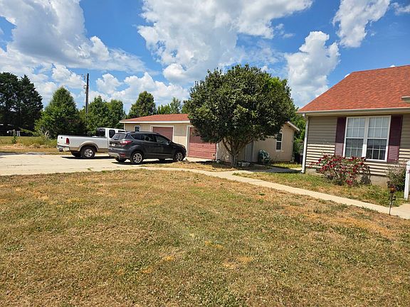 3rd image of 1620 Birdie Rd
