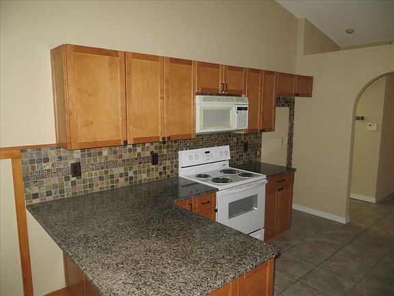 4th image of 36 Boxwood Ln