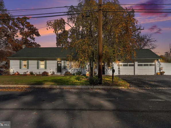 501 Walnut St, Green Lane, PA 18054