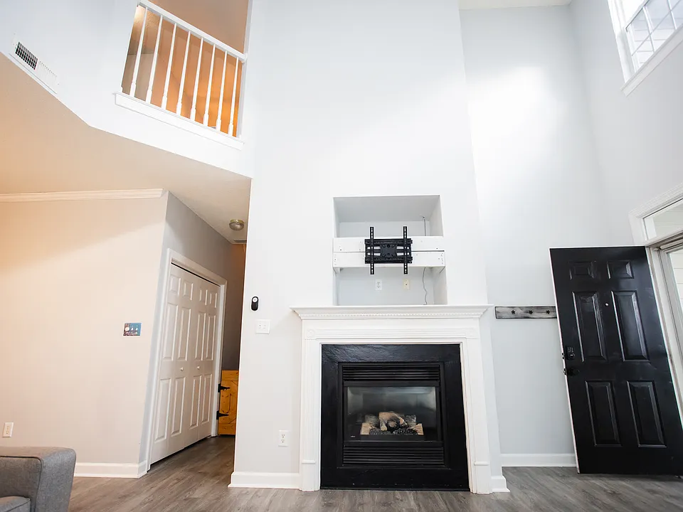 2204 Savona Quay