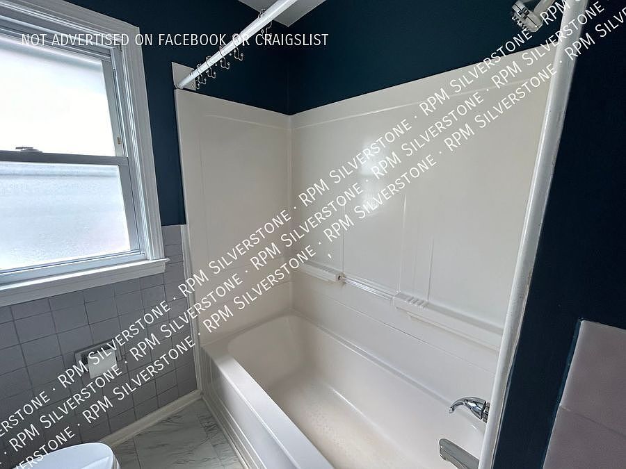 23833 Couzens Ave, photo 8