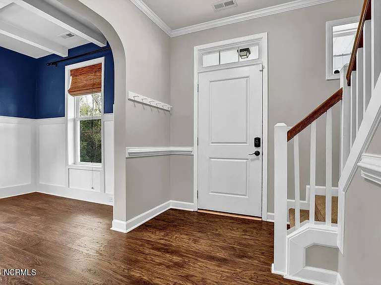 801 Rosedale Dr — Photo 4