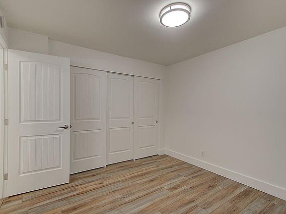 5th image of 863 E 200 S APT 05
