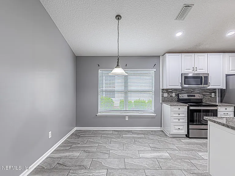 2243 Trailwood Dr — Photo 13