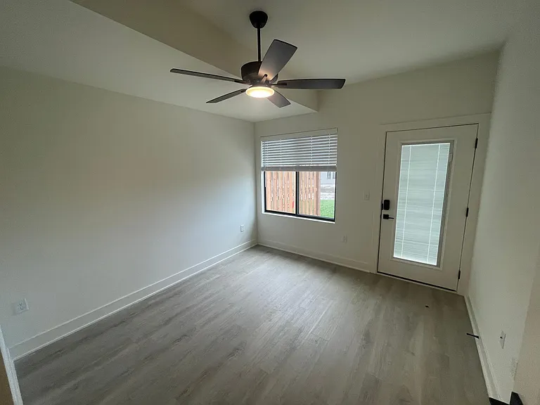 322 N Conway St — Photo 6