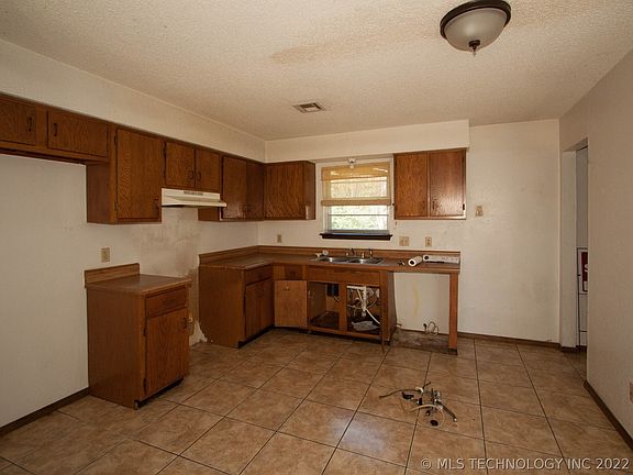 5th image of 1243 E 140th Pl
