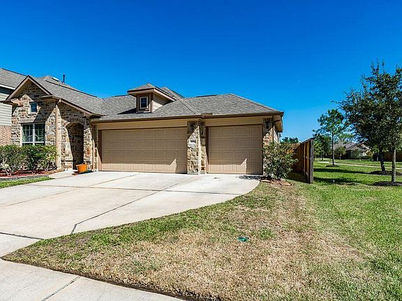 3rd image of 6914 Hunters Creek Ln