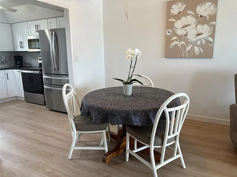 4725 Cove Cir #405 — Photo 7