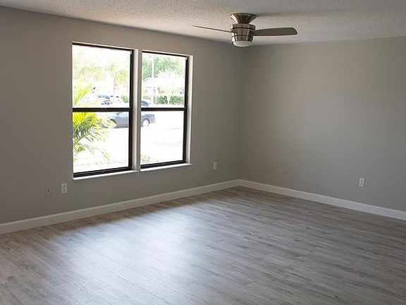 5th image of 654 Bay Lake Trl