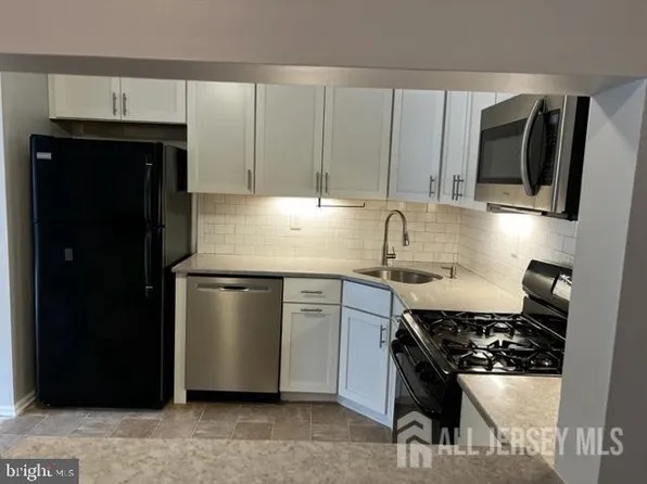 38 Joyner Ct, Lawrence Township, NJ 08648