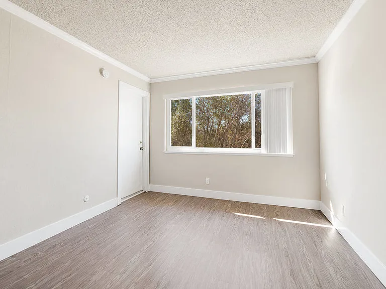 2727 Edison — Photo 11