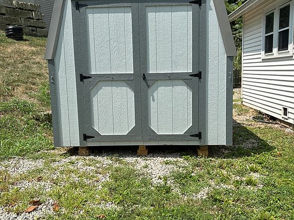 2nd image of 374 Belleview Ave