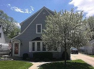 1617 Torrison Dr, Manitowoc, WI 54220