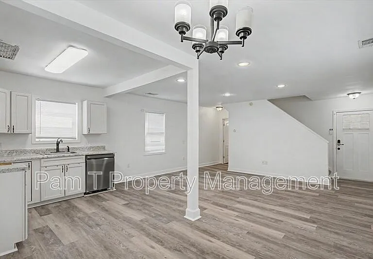 1200 E 37th St — Photo 7