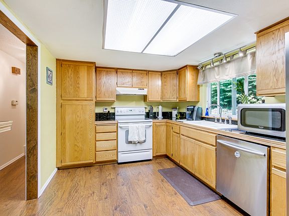 5th image of 2511 Greenlawn St SE