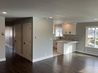 211 Semicircular Rd #6, Menlo Park, CA 94025