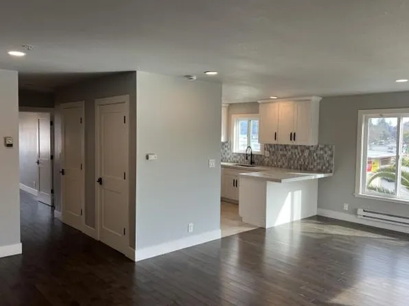 211 Semicircular Rd #6, Menlo Park, CA 94025