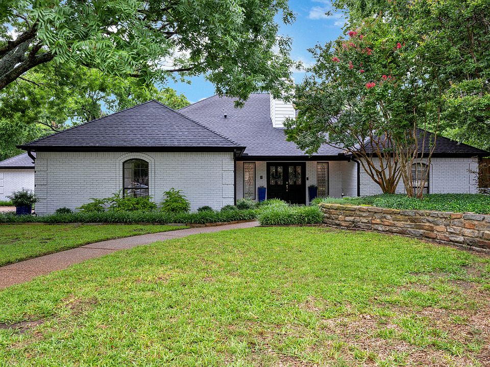 1st image of 300 Villawood Cir