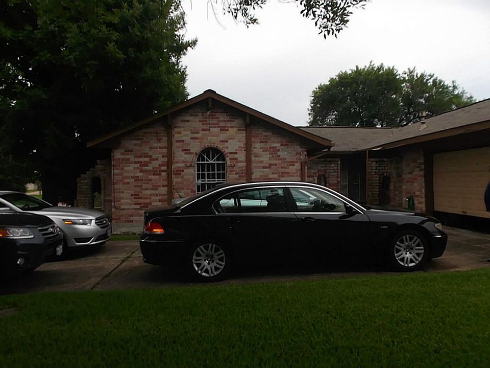 1st image of 7234 Yellow Pine Dr