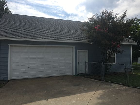3rd image of 116 Fairway Ln