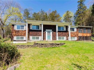 42 Scenic Dr, Poughkeepsie, NY 12603