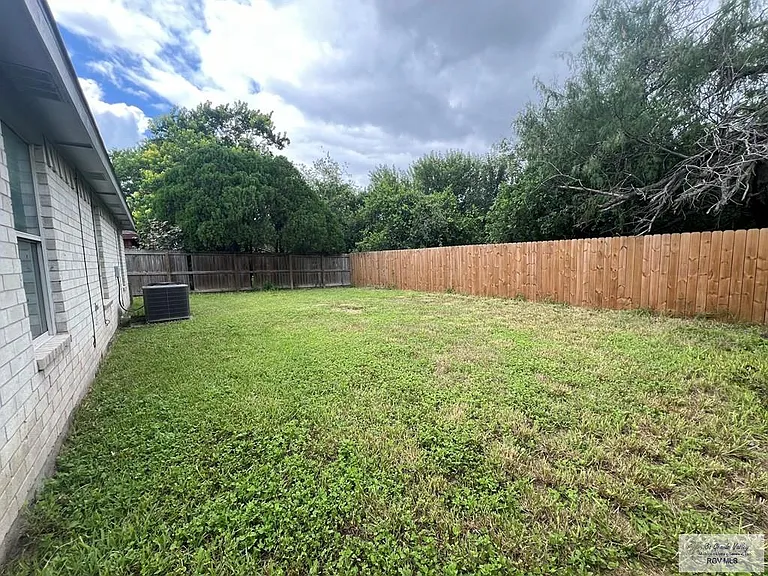 2098 El Paraiso — Photo 3