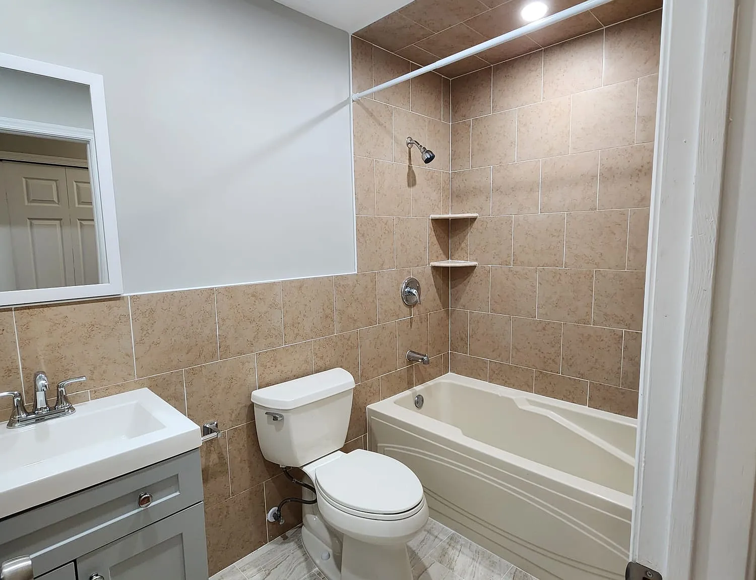38 Marrow St (4 Bed | 3 Bath) (P3 l T1 Premier) - 3 - Upstairs Standard Hallway — Photo 4