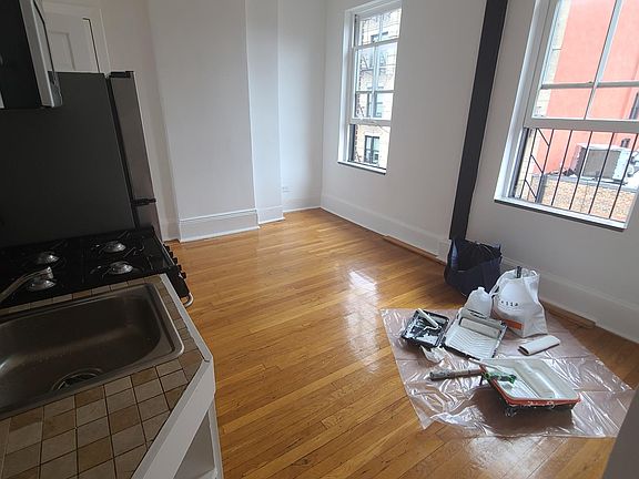 4th image of 220 Waverly Pl APT 9