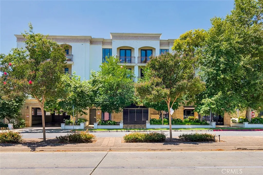 2 bed, 1160 sqft, $4,100 — Photo 1