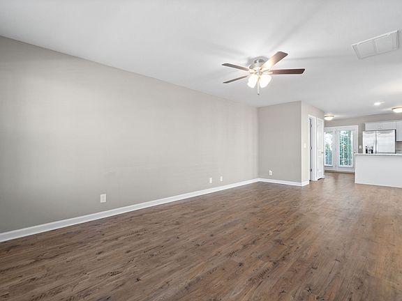 5th image of 295 Alexander Blvd